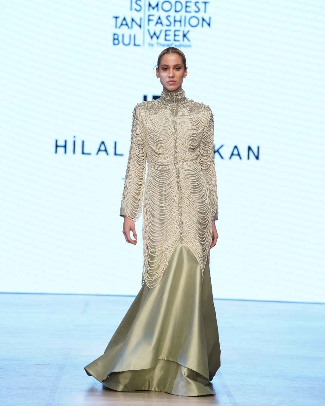 İNCİ VE TAŞ DETAYLI BALIK ETEKLİ ABİYE ELBİSE 36