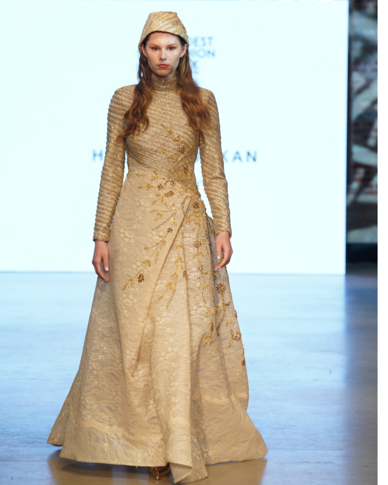 GOLD İŞLEMELİ ETEK ÖNÜ KAPAKLI TUVALET 36