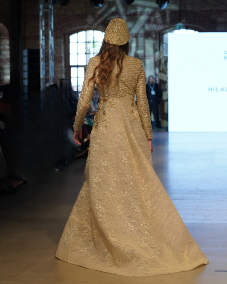 GOLD İŞLEMELİ ETEK ÖNÜ KAPAKLI TUVALET 25H83 36