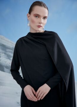 OMUZ BÜZGÜLÜ PELERİN DETAYLI ELBİSE 8027 SİYAH - 44