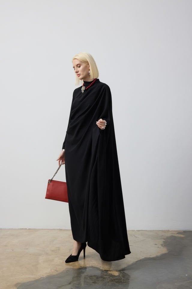 ÖN DRAPE DETAYLI TEK TARAFI YARASA KOL ELBİSE 46