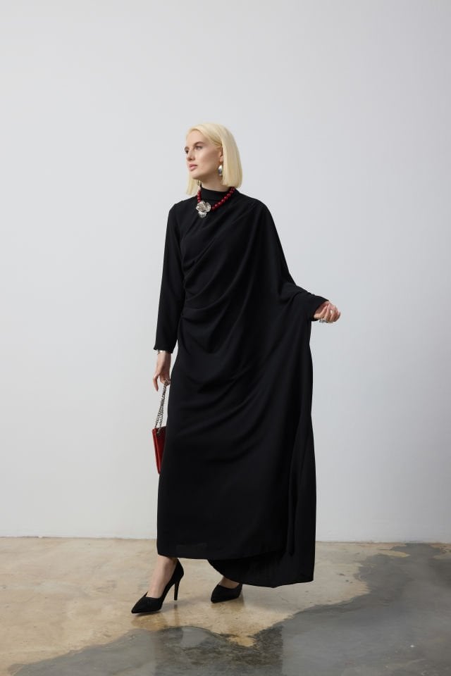 ÖN DRAPE DETAYLI TEK TARAFI YARASA KOL ELBİSE 46