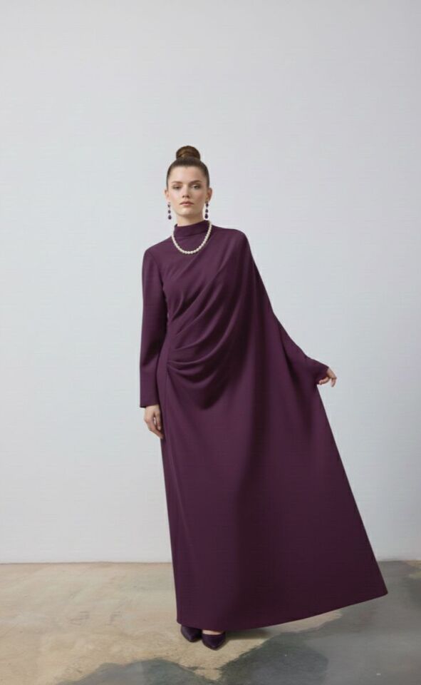 ÖN DRAPE DETAYLI TEK TARAFI YARASA KOL ELBİSE