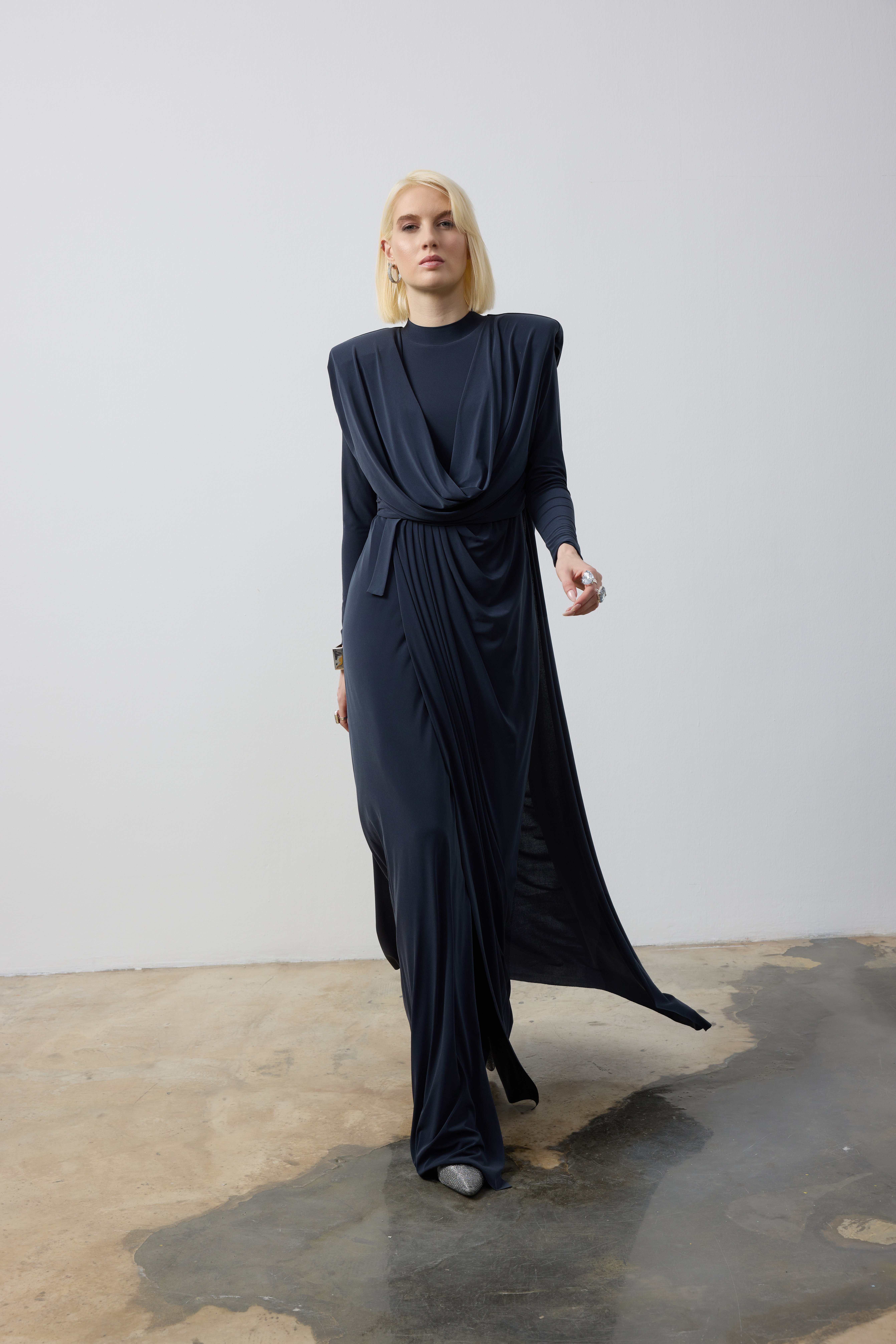 VATKA DETAYLI DEGAJE YAKA ELBİSE 36