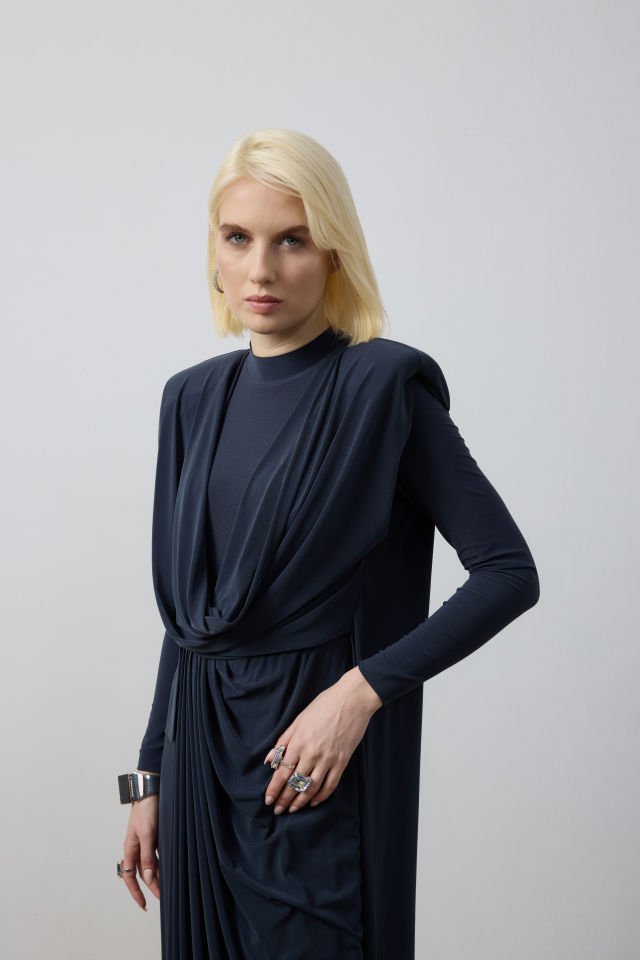 VATKA DETAYLI DEGAJE YAKA ELBİSE 36