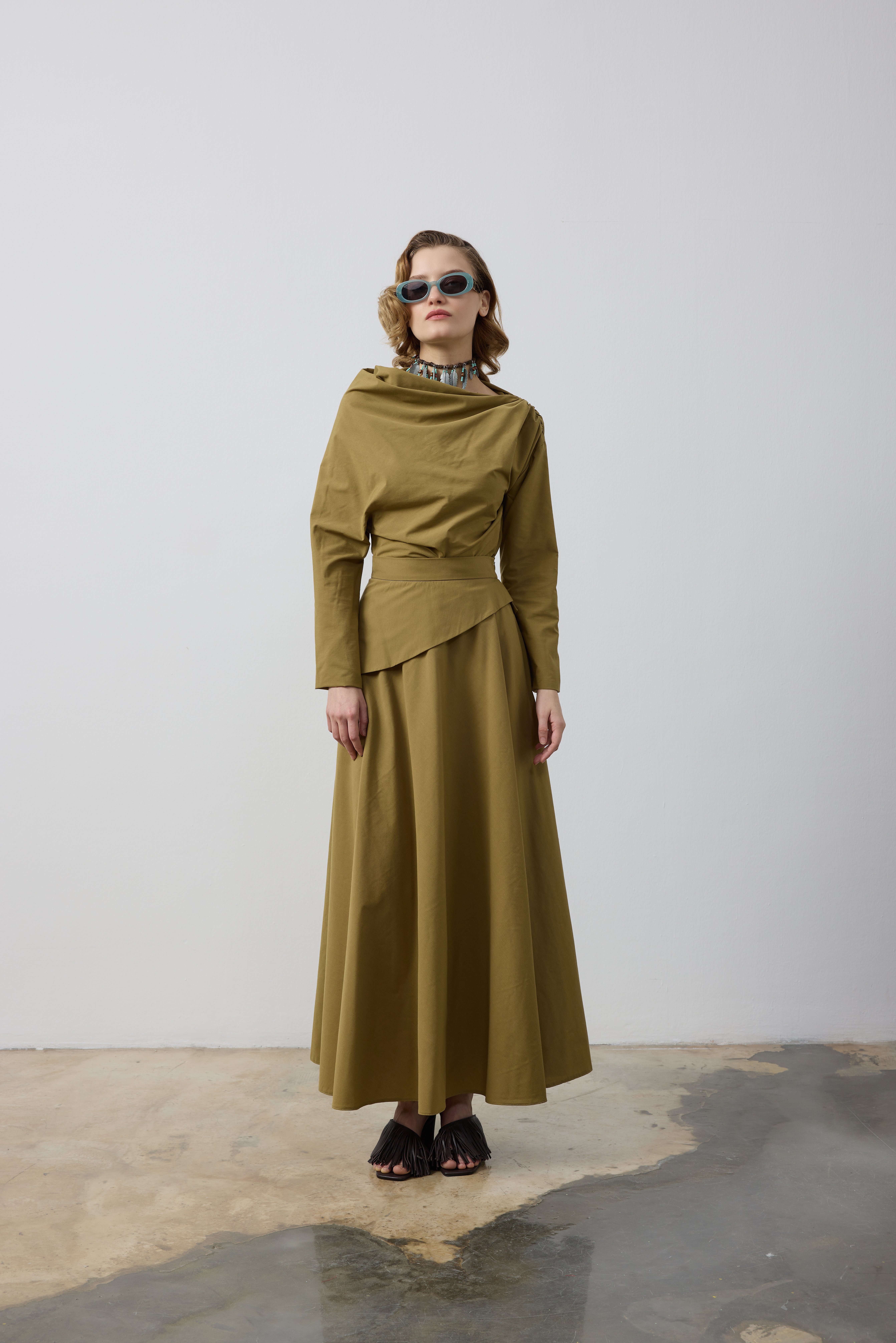 OMUZ BÜZGÜ DETAYLI BLUZ ETEK TAKIM 44