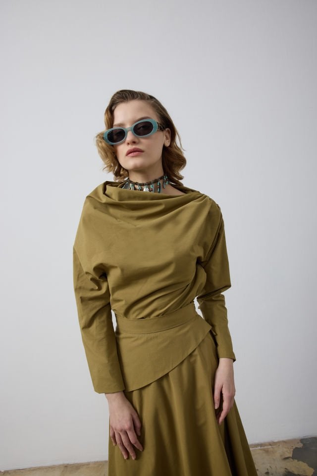 OMUZ BÜZGÜ DETAYLI BLUZ ETEK TAKIM 44