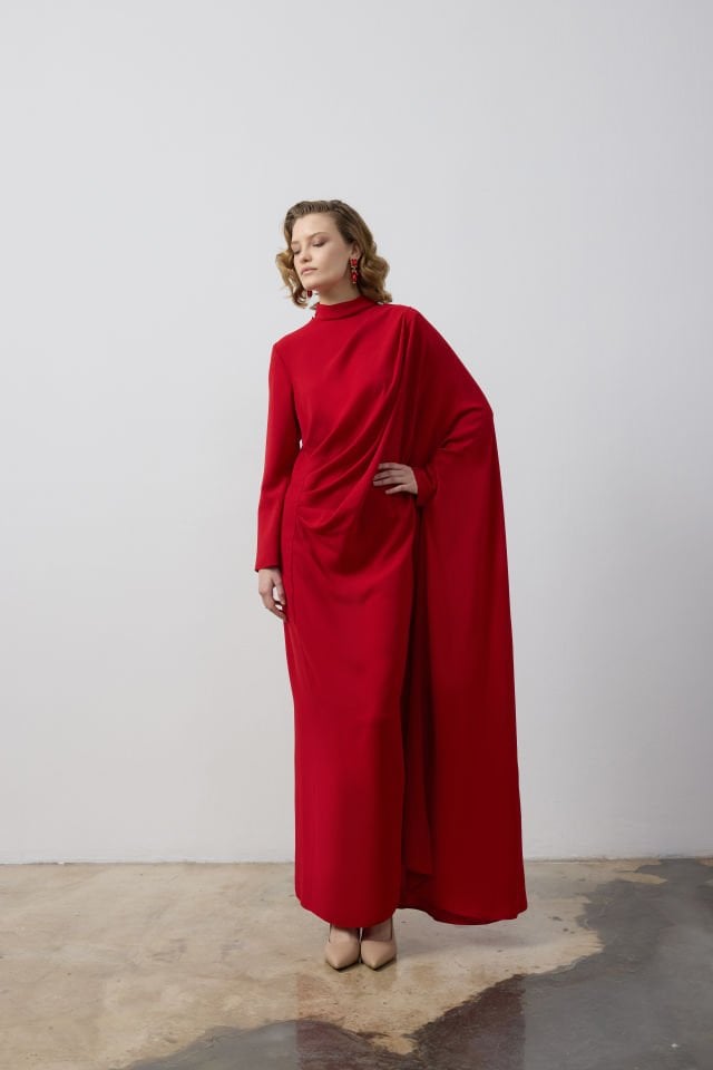 ÖN DRAPE DETAYLI TEK TARAFI YARASA KOL ELBİSE 38