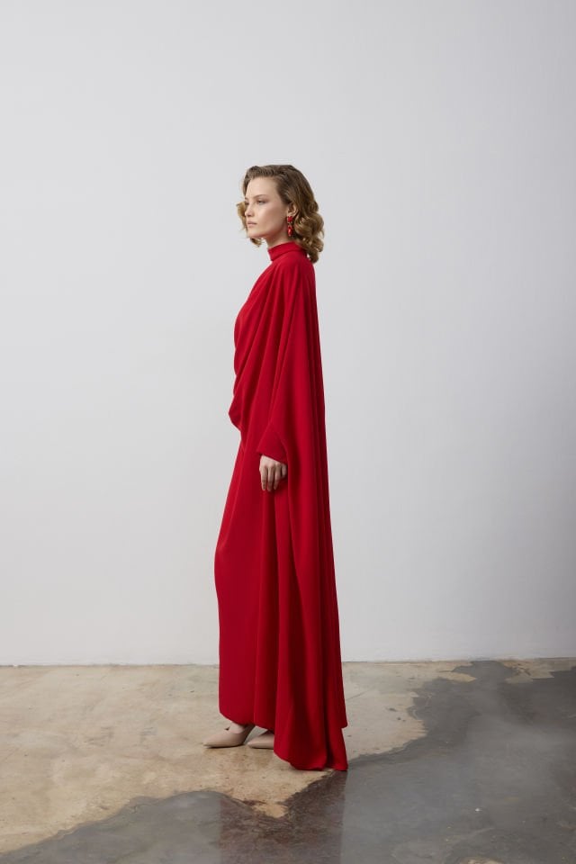 ÖN DRAPE DETAYLI TEK TARAFI YARASA KOL ELBİSE 38