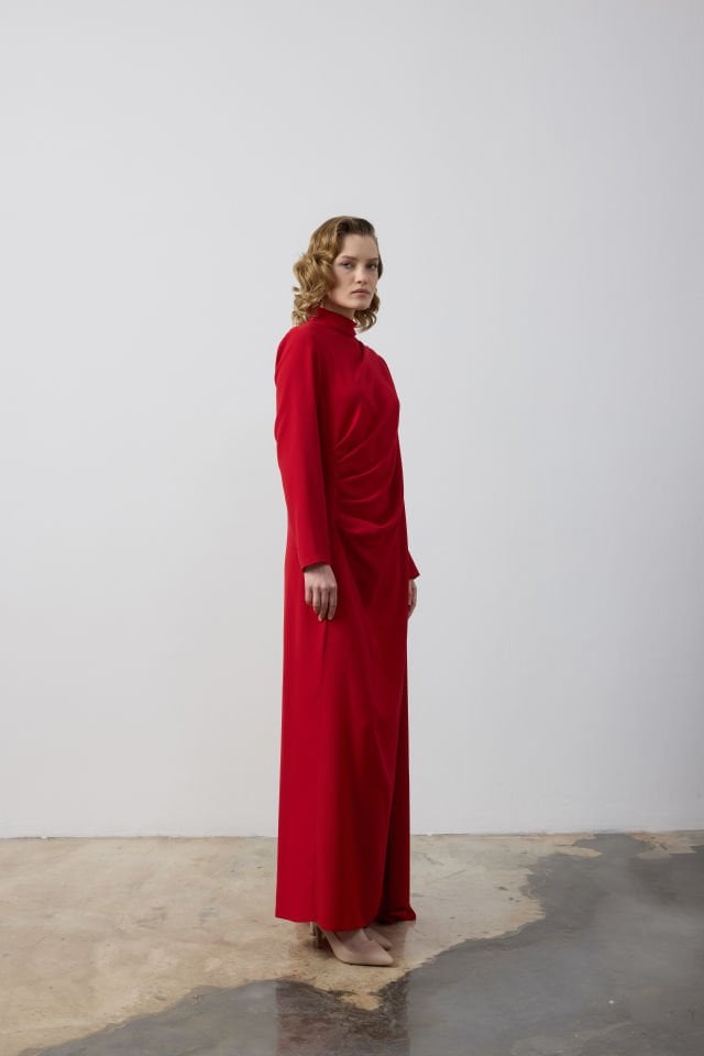 ÖN DRAPE DETAYLI TEK TARAFI YARASA KOL ELBİSE 38