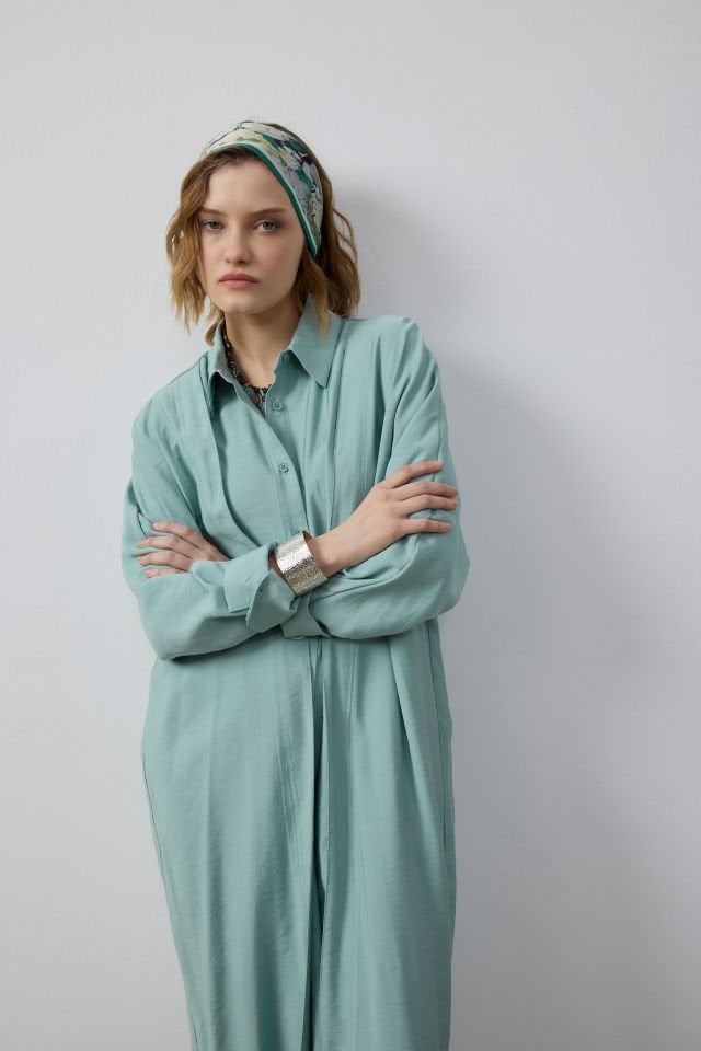 GÖMLEK YAKA DÜĞME DETAYLI SPOR ELBİSE 40