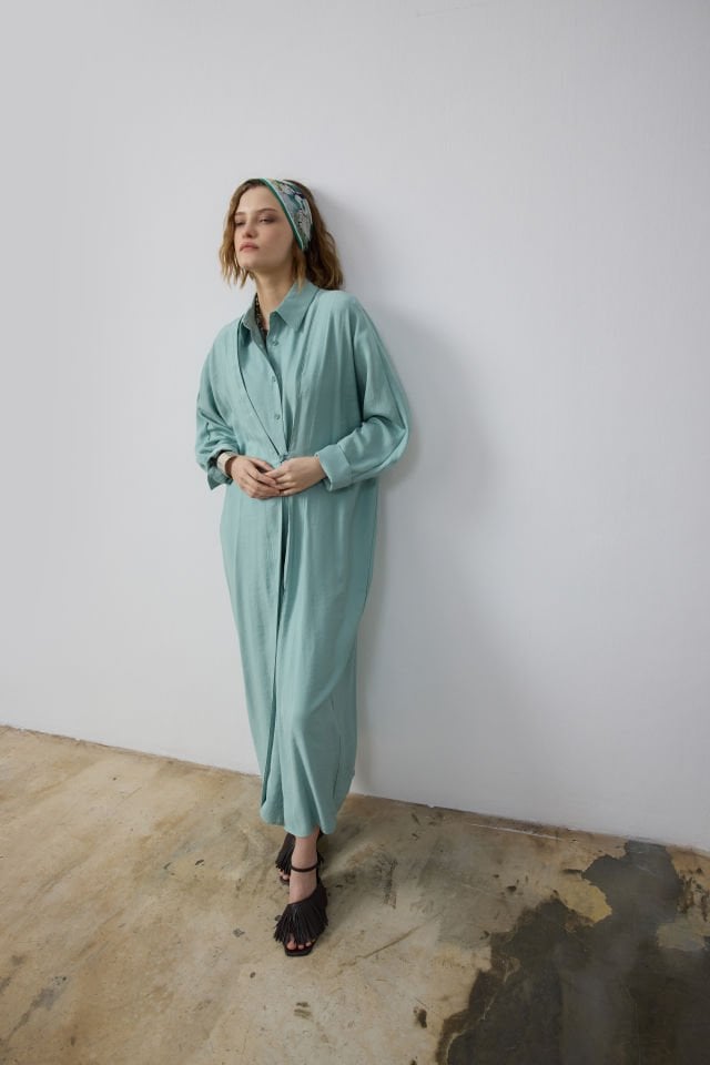 GÖMLEK YAKA DÜĞME DETAYLI SPOR ELBİSE 40