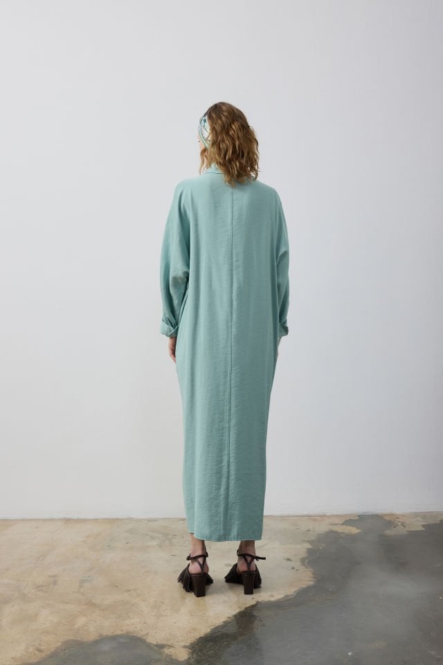 GÖMLEK YAKA DÜĞME DETAYLI SPOR ELBİSE 40