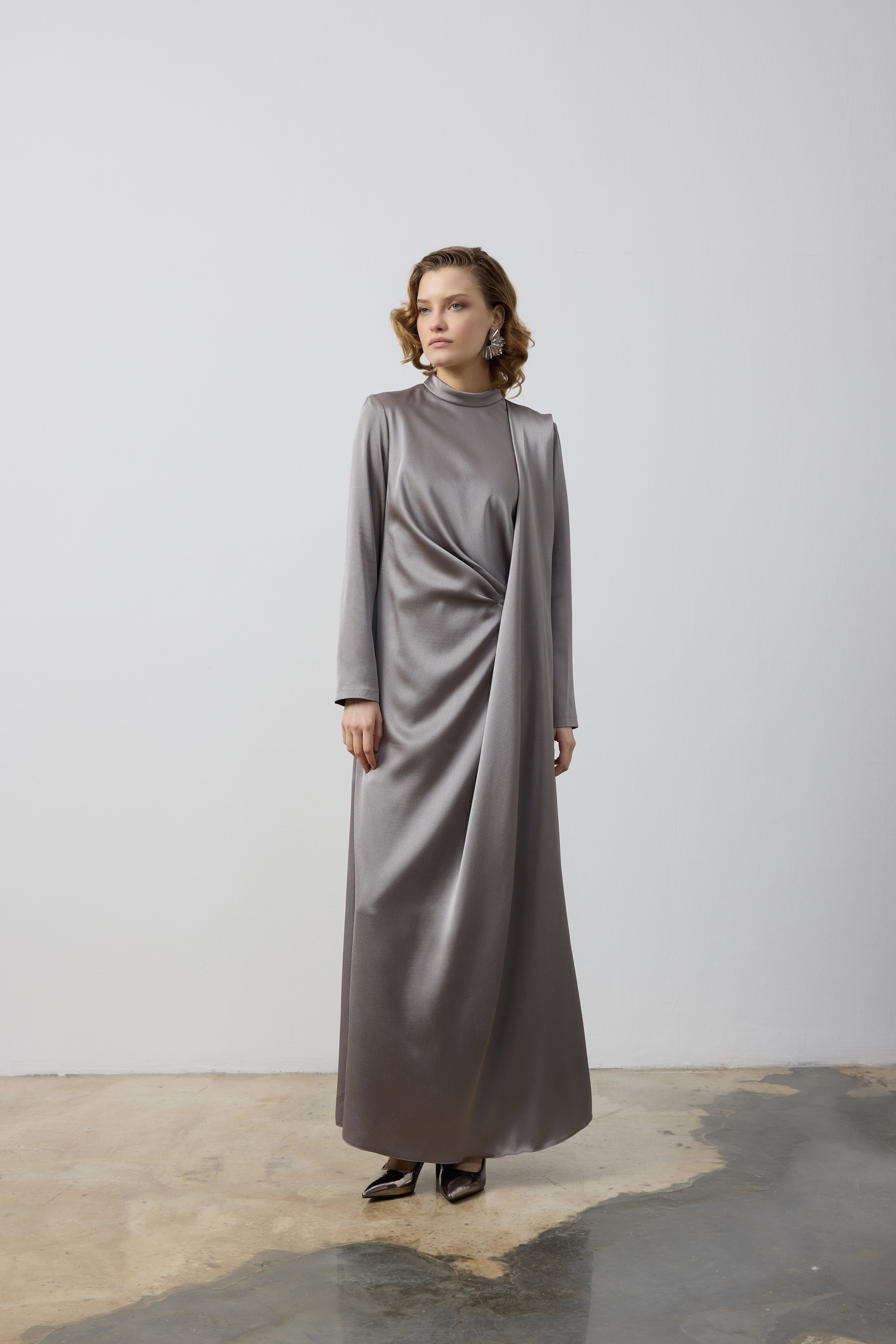 BELDEN TOPLAMALI ARKASI PARÇALI ŞIK ELBİSE 46