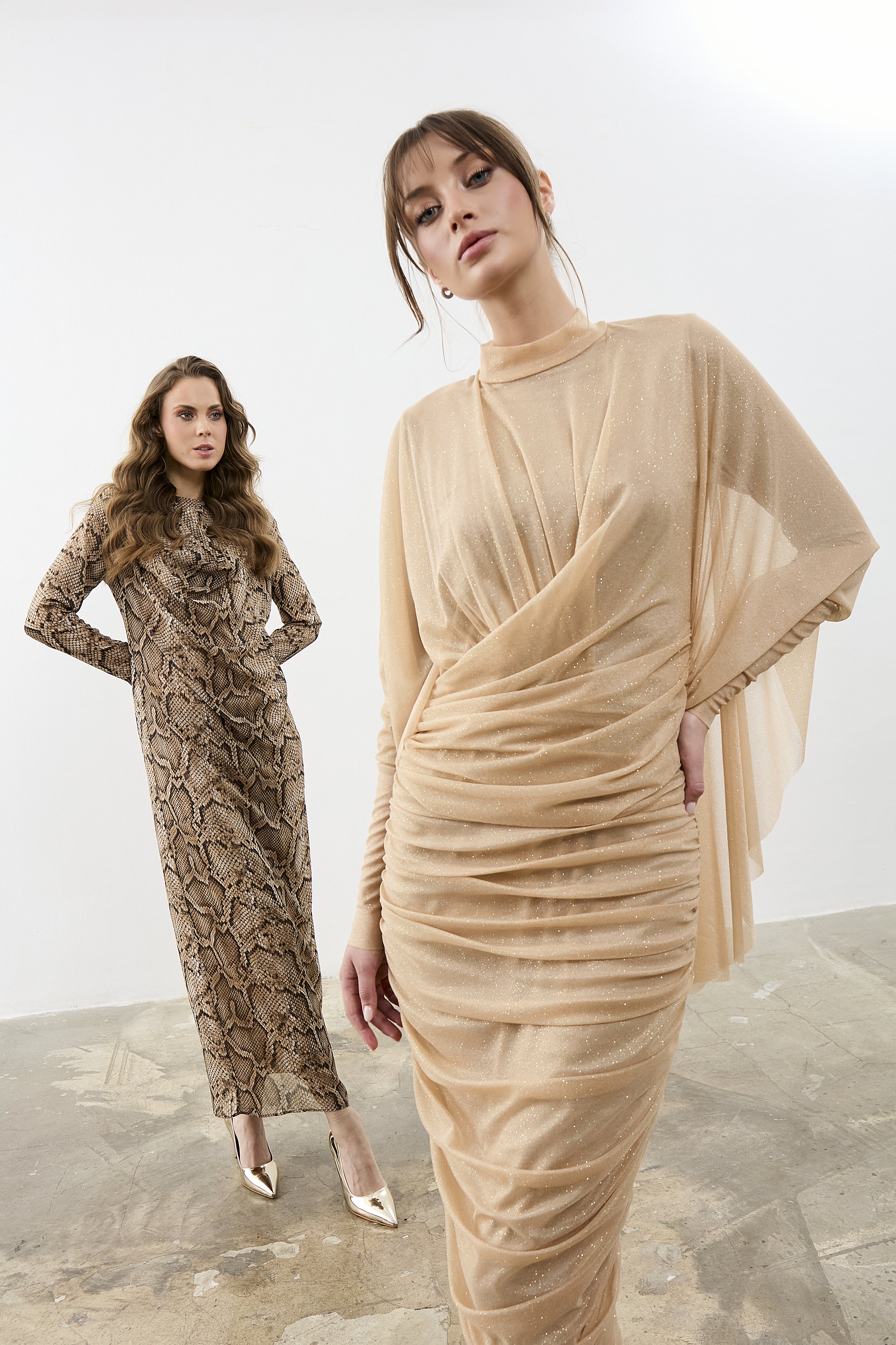 Eteği Drapeli Yarım Pelerinli Tül Abiye Elbise 42