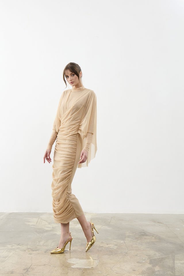 Eteği Drapeli Yarım Pelerinli Tül Abiye Elbise