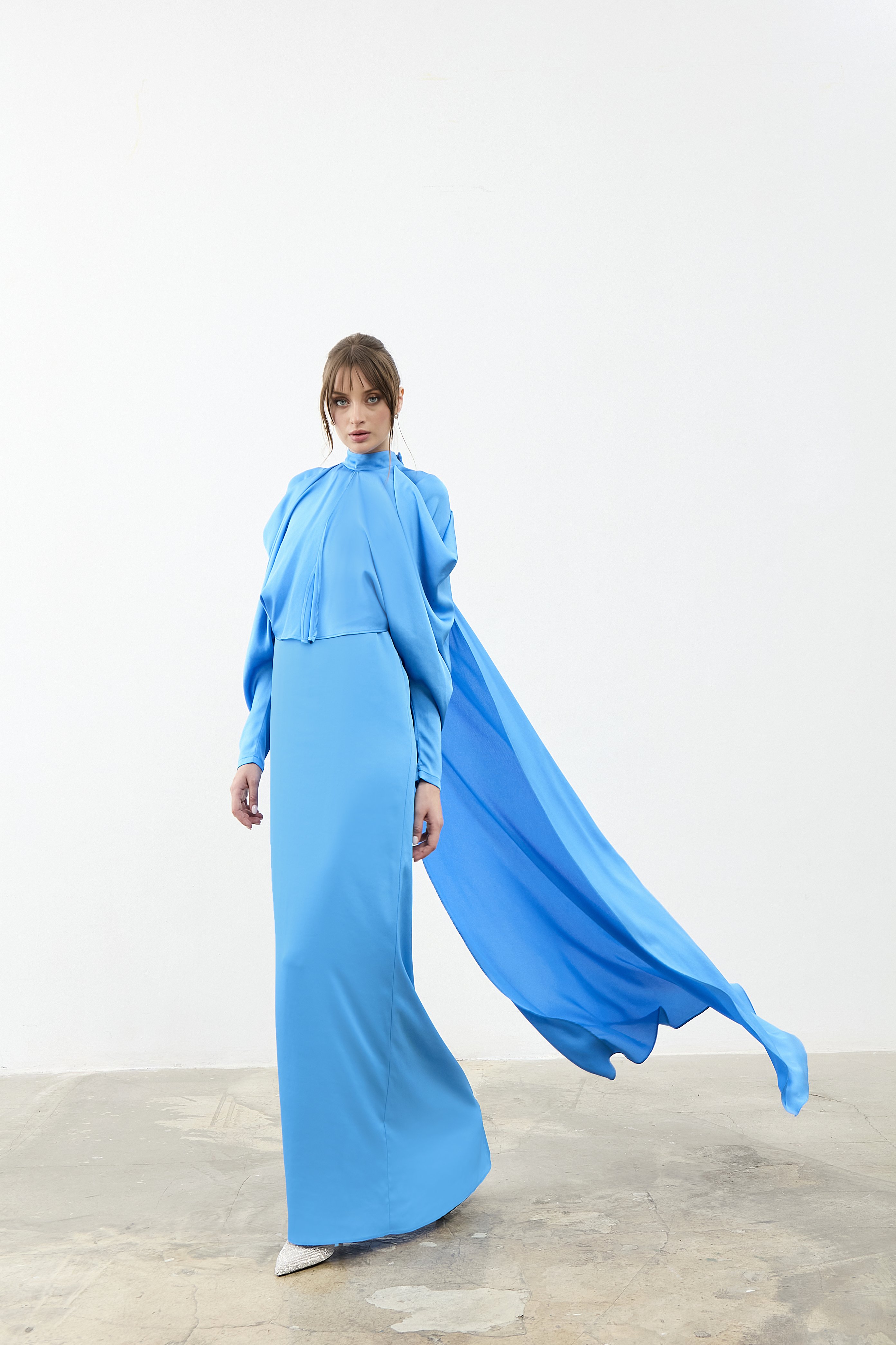 Kolları Volanlı Pelerinli Tuvalet