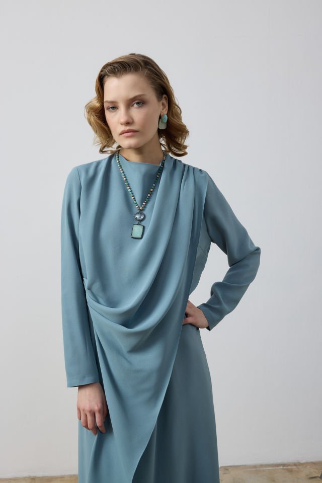 YANDAN DRAPELİ ÇİFT KAT ELBİSE