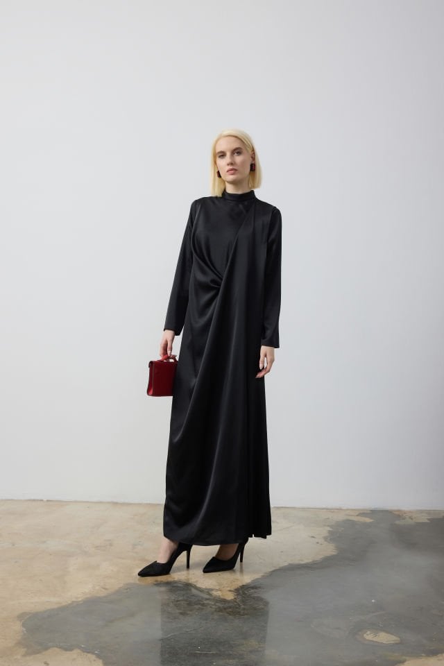 BELDEN TOPLAMALI ARKASI PARÇALI ŞIK ELBİSE