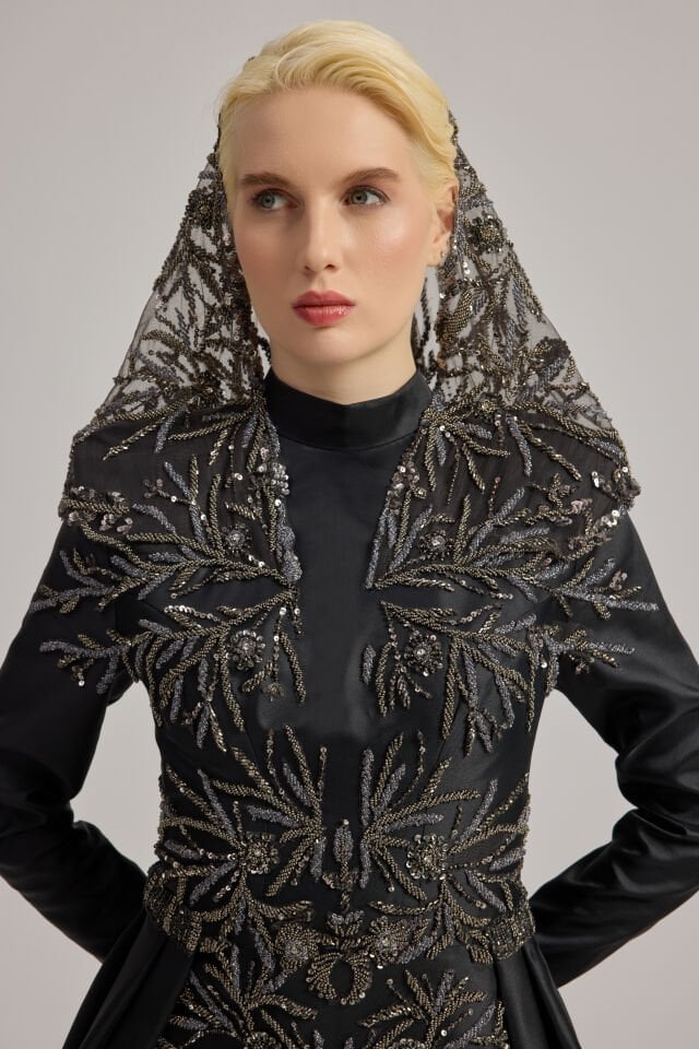 GRİ ÇİÇEK DESEN İŞLEMELİ TUVALET 36