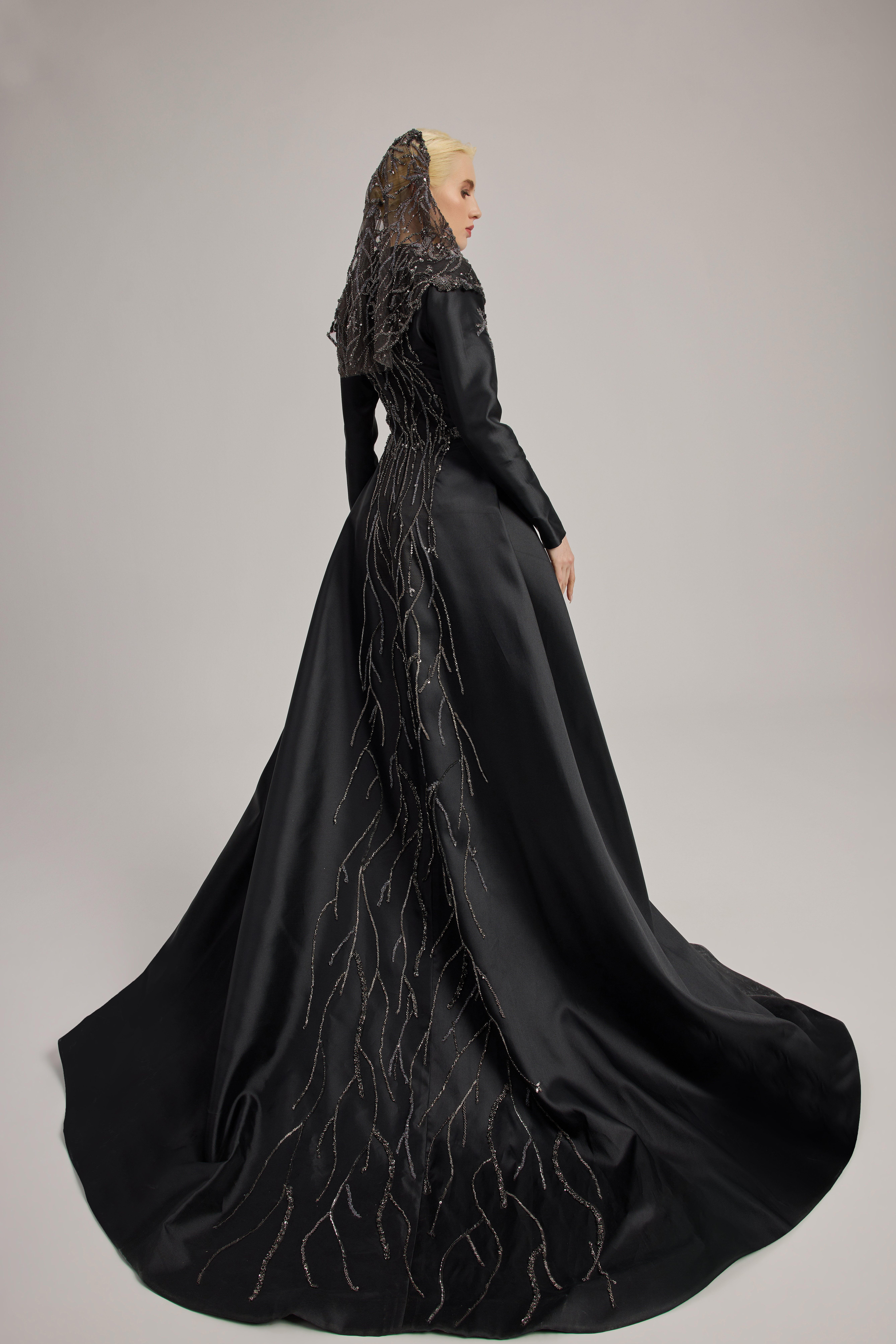 GRİ ÇİÇEK DESEN İŞLEMELİ TUVALET 36